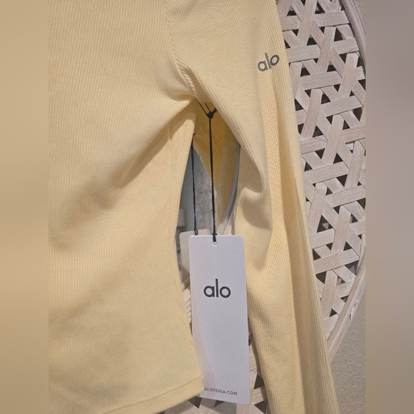 Alo Yoga Dreamlight Long Sleeve Top Best Seller XS Candlelight Yellow - Picture 11 of 12